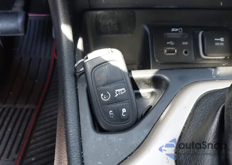 2016 Jeep Cherokee Latitude из США, поврежденный, VIN 1C4PJLCSXGW100401